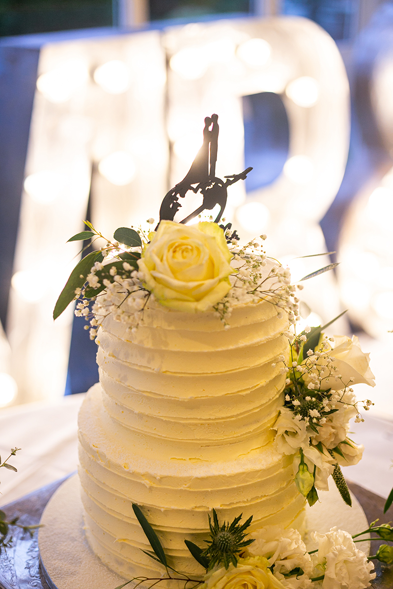 White wedding cake decorated with white roses, the Heights Hotel Killarney.