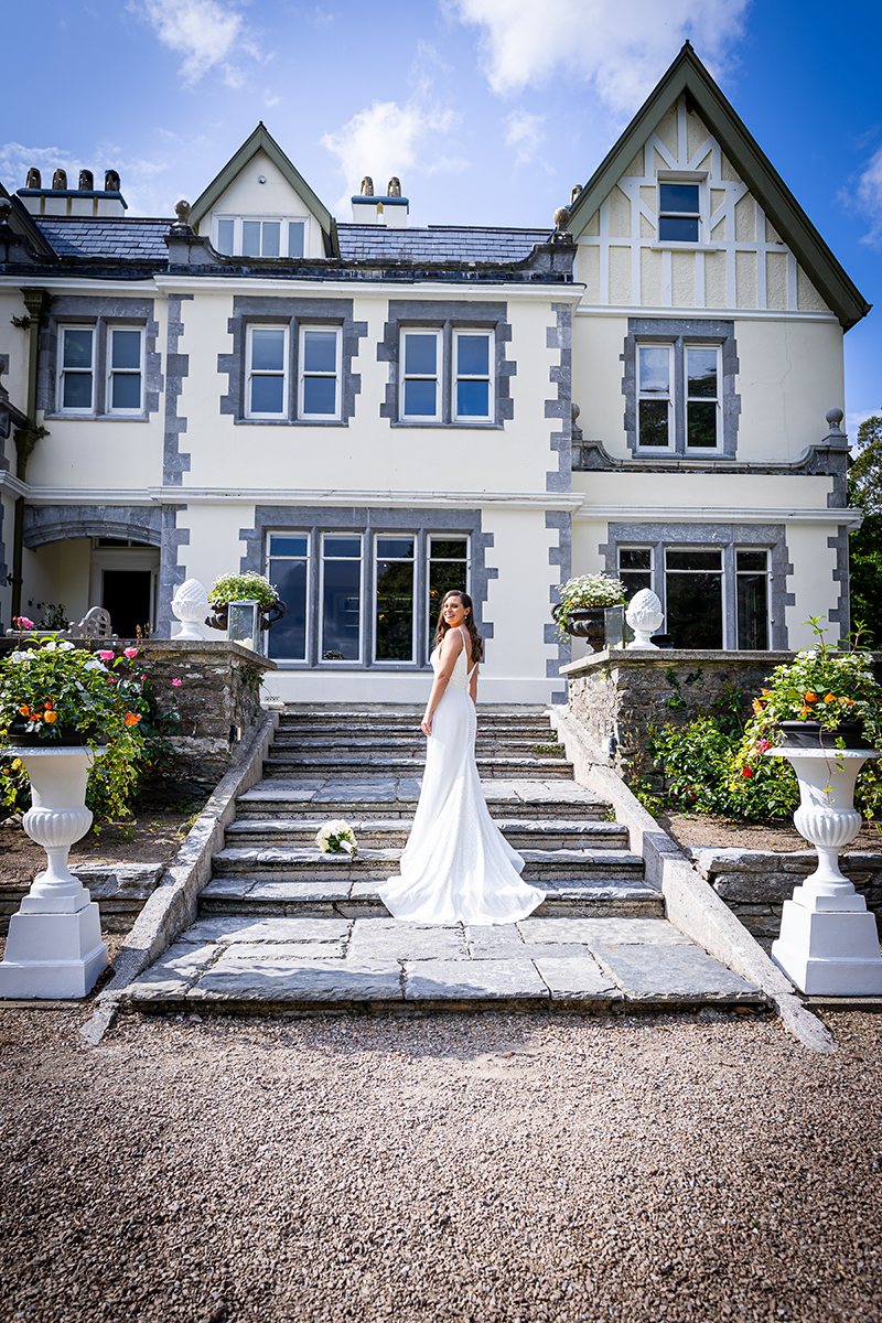 The bride is pictured on the steps of Dromquinna Manor in Kenmare.